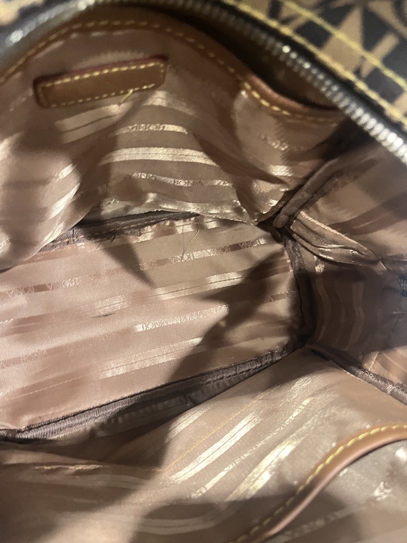Backpack (Category: Backpacks) located in Kuala Lumpur. Submitted by quite.one (Listing ID 1461286041, Image 3). Description: 🌸Preloved still in good condition, just want to let go .