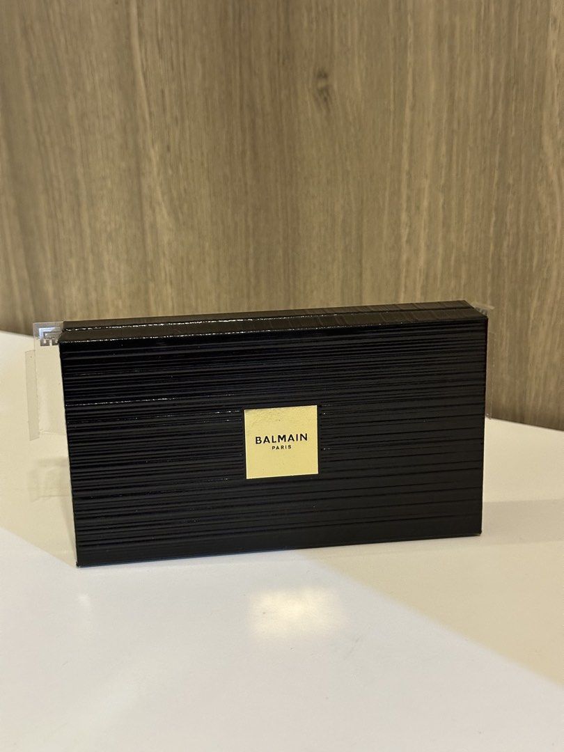Balmain Paris Les Éternels Discovery Set Perfume Samples (Category: Fragrance & Deodorants) located in Manila. Submitted by kevintotin49861 (Listing ID 1461280802, Image 1). Description: - Balmain Paris Les Éternels Discovery Set - Includes 8 x 1.5ml perfume samples - Perfect for trying out different fragrances - All perfume bottles are full - Comes in original packaging.