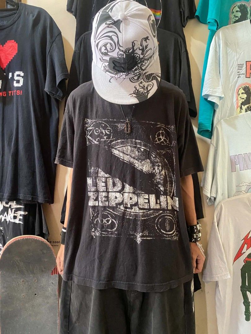 Band shirt (Category: Activewear) located in Minglanilla. Submitted by lyxxs (Listing ID 1461188896, Image 1). Description: .