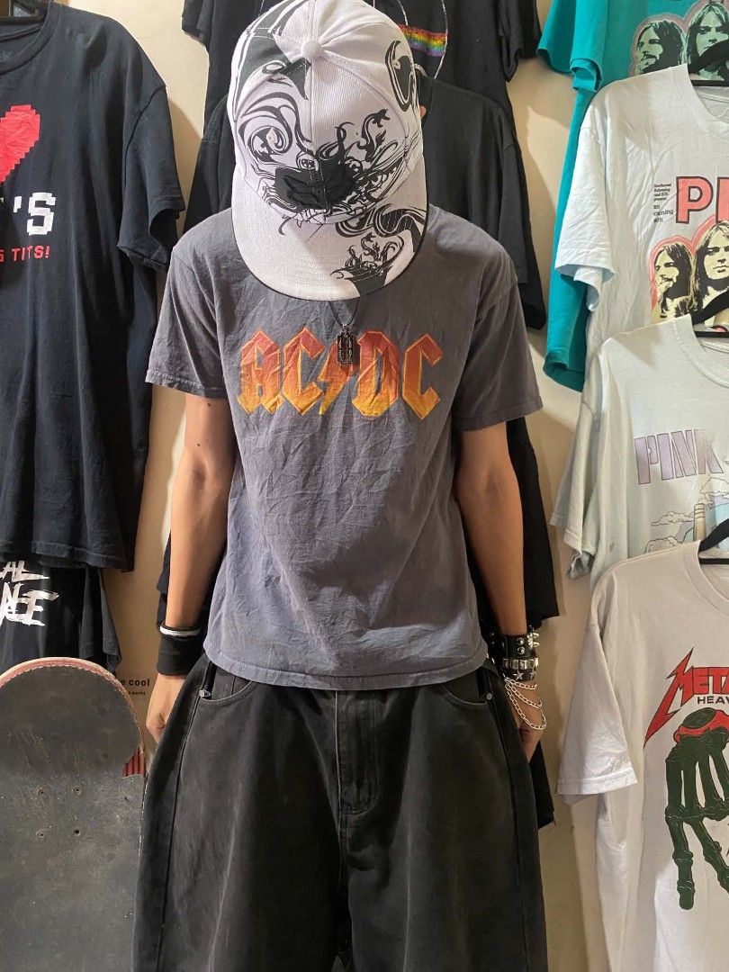 Band shirt (Category: Activewear) located in Minglanilla. Submitted by lyxxs (Listing ID 1461190072, Image 1). Description: .