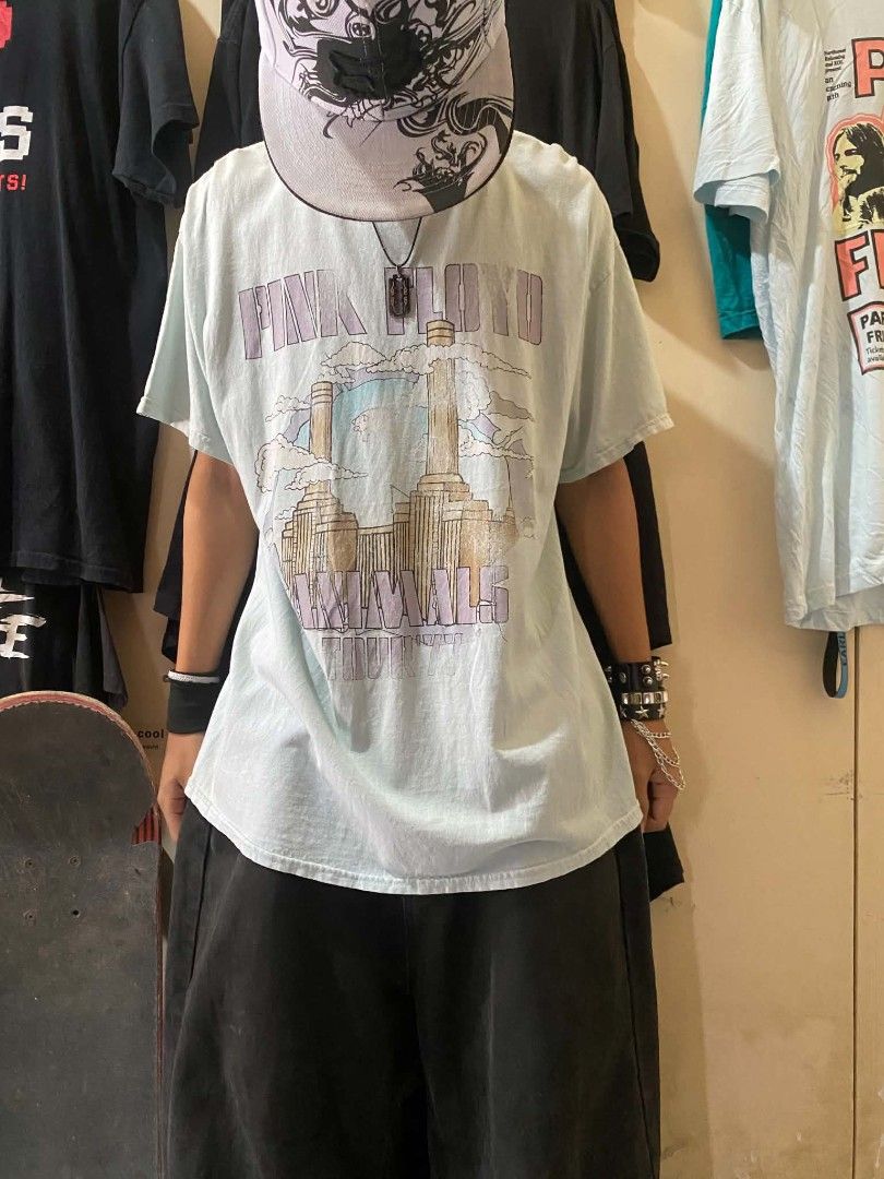Band shirt (Category: Activewear) located in Minglanilla. Submitted by lyxxs (Listing ID 1461190926, Image 1). Description: .