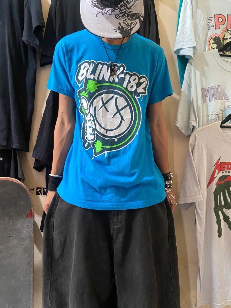Band shirt (Category: Activewear) located in Minglanilla. Submitted by lyxxs (Listing ID 1461192217, Image 1). Description: .