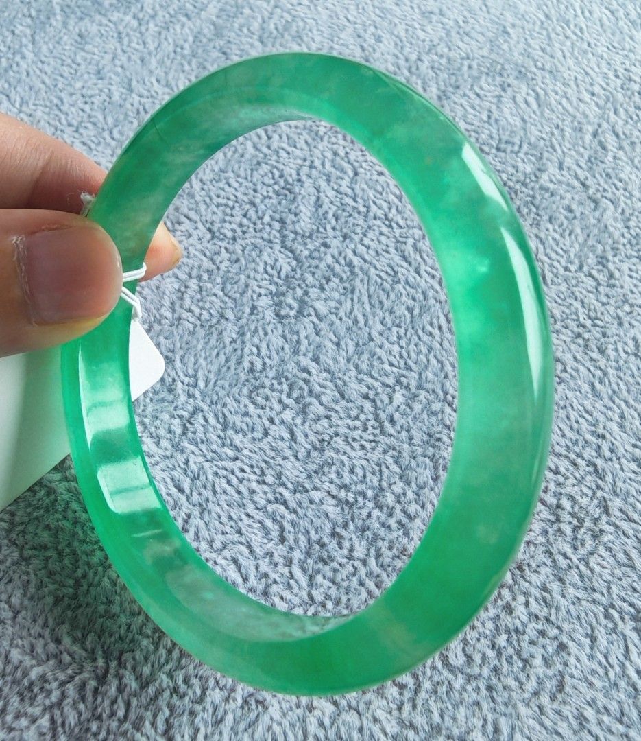 Bangles (Category: Bracelets) located in Singapore. Submitted by shime1 (Listing ID 1461191374, Image 3). Description: Size/圈口: 57-59 ✨ Pretty • Affordable • Easy to Style ✨ A stylish decorative bangle with a smooth finish and beautiful colour — perfect for everyday wear, layering, gifting or simply adding a little elegance to your outfit. 🏷️ Special clearance price 💎 Fashion accessory ✨ Smooth & attractive finish 🎁 Great for gifting.