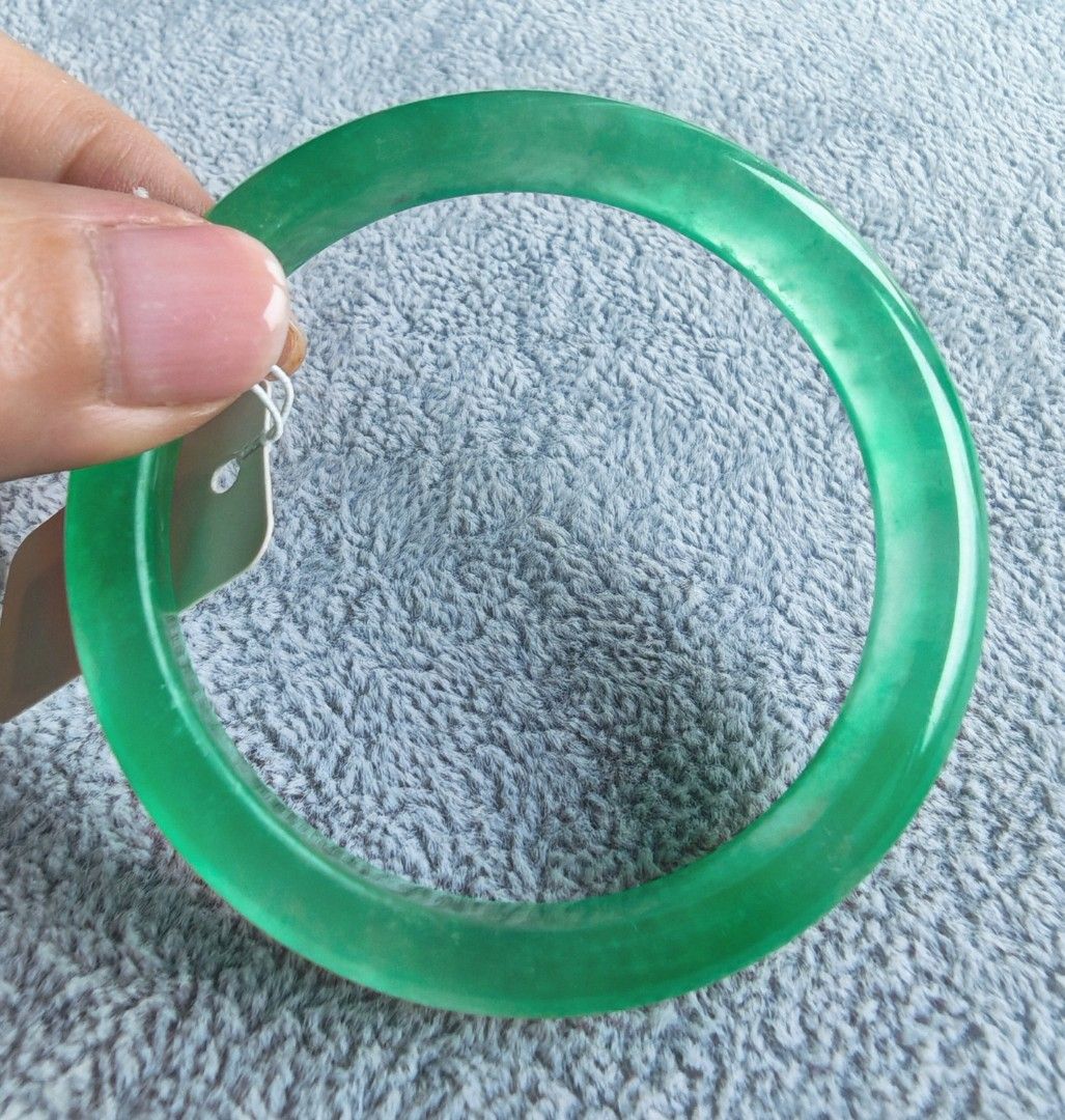 Bangles (Category: Bracelets) located in Singapore. Submitted by shime1 (Listing ID 1461191374, Image 4). Description: Size/圈口: 57-59 ✨ Pretty • Affordable • Easy to Style ✨ A stylish decorative bangle with a smooth finish and beautiful colour — perfect for everyday wear, layering, gifting or simply adding a little elegance to your outfit. 🏷️ Special clearance price 💎 Fashion accessory ✨ Smooth & attractive finish 🎁 Great for gifting.