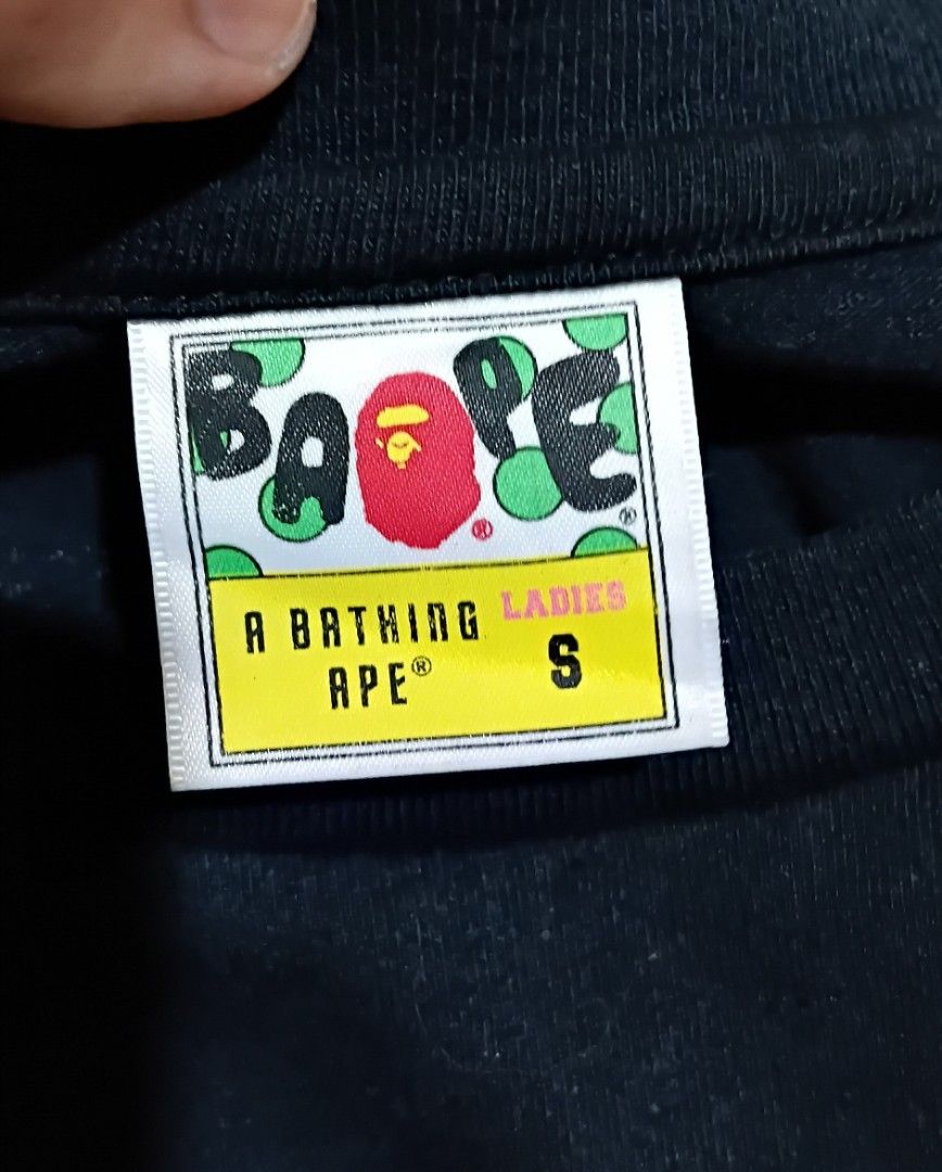 BAPE (Category: Activewear) located in Legazpi City. Submitted by nashaiza (Listing ID 1461275857, Image 3). Description: 18x26 Dimes Small on tag 9.5/10 Color Rate Excellent Condition No issue MOP: Gcash Courier: J&T Express only.