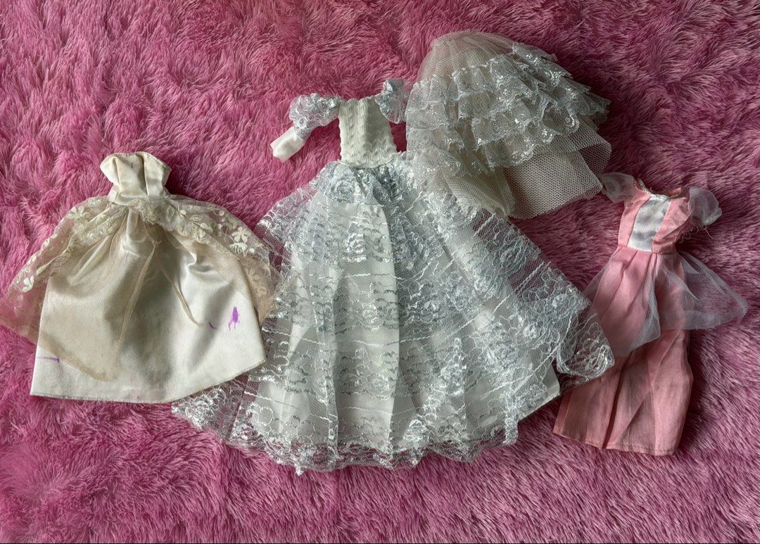 Barbie Gown Bundle 🎀 (Category: Kids Toys) located in Malasiqui. Submitted by ms.pinki (Listing ID 1461248085, Image 1). Description: 🎀 Barbie Gowns Bundle 🎀 • manage ur expectations • sold as is.