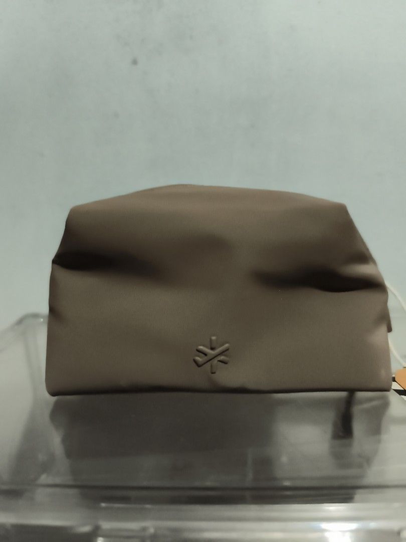 Bash Makeup Pouch (Category: Purses & Pouches) located in Manila. Submitted by jelaibinzz (Listing ID 1461227256, Image 2). Description: - Brand new - lots of compartment inside - rfs has alot of pouches and declutter - orig price is 350 .