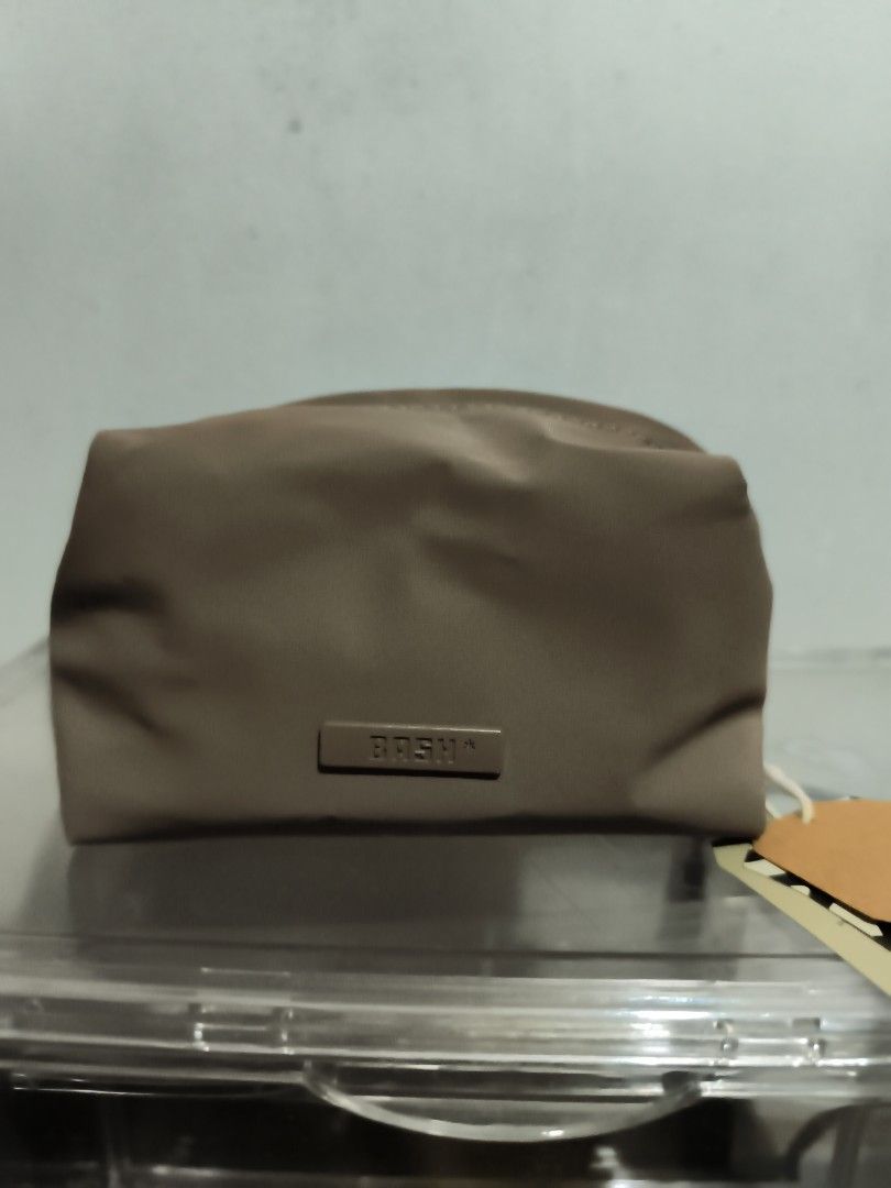 Bash Makeup Pouch (Category: Purses & Pouches) located in Manila. Submitted by jelaibinzz (Listing ID 1461227256, Image 1). Description: - Brand new - lots of compartment inside - rfs has alot of pouches and declutter - orig price is 350 .