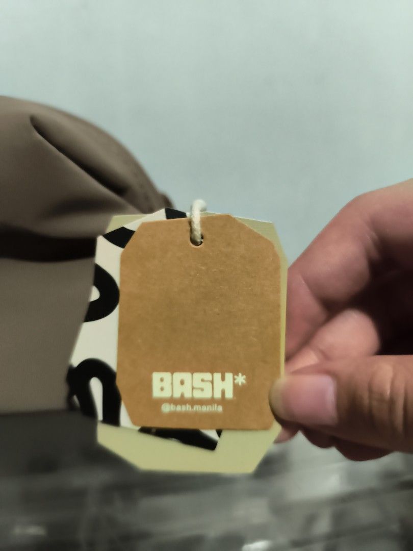 Bash Makeup Pouch (Category: Purses & Pouches) located in Manila. Submitted by jelaibinzz (Listing ID 1461227256, Image 3). Description: - Brand new - lots of compartment inside - rfs has alot of pouches and declutter - orig price is 350 .
