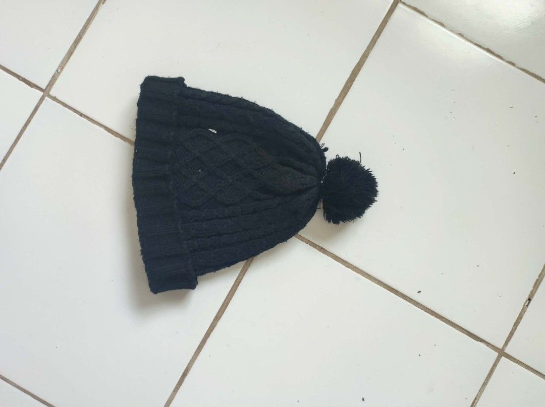 Bench Black Bonnet (Category: Caps & Hats) located in Bacolod City. Submitted by saltandlight.thrift (Listing ID 1461274470, Image 1). Description: .