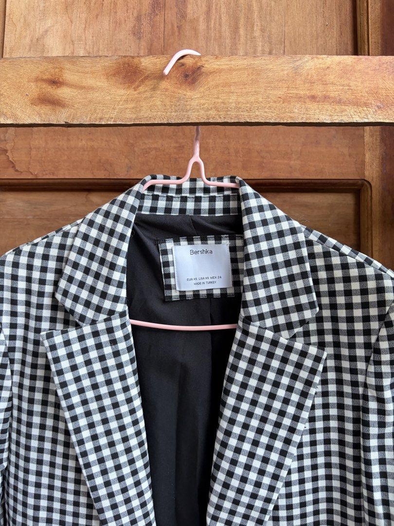 Bershka Black and White Gingham Double-Breasted Blazer (Category: Coats, Jackets and Outerwear) located in Mandaue City. Submitted by nnekadriane (Listing ID 1461226763, Image 2). Description: Fits XS-S Minor stain.