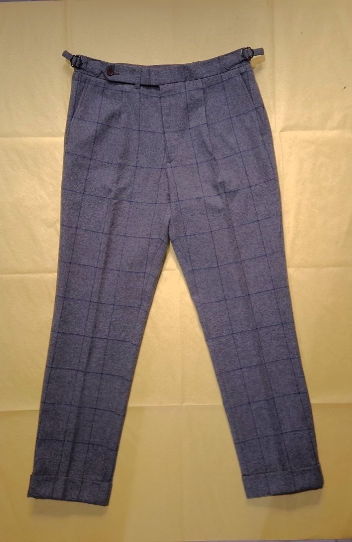 Bespoke Gray Windowpane Tweed Trousers Size 30 (Category: Trousers) located in Valenzuela. Submitted by ecnal_uy (Listing ID 1460633035, Image 2). Description: Brand: Bespoke (not indicated) These are gray windowpane tweed trousers. Fastening system utilizes a hook and bar closure which is secured by an extended tab under a loop, internally there is a jigger button like any standard dress trousers. There are no belt loops, just side adjusters. Th
