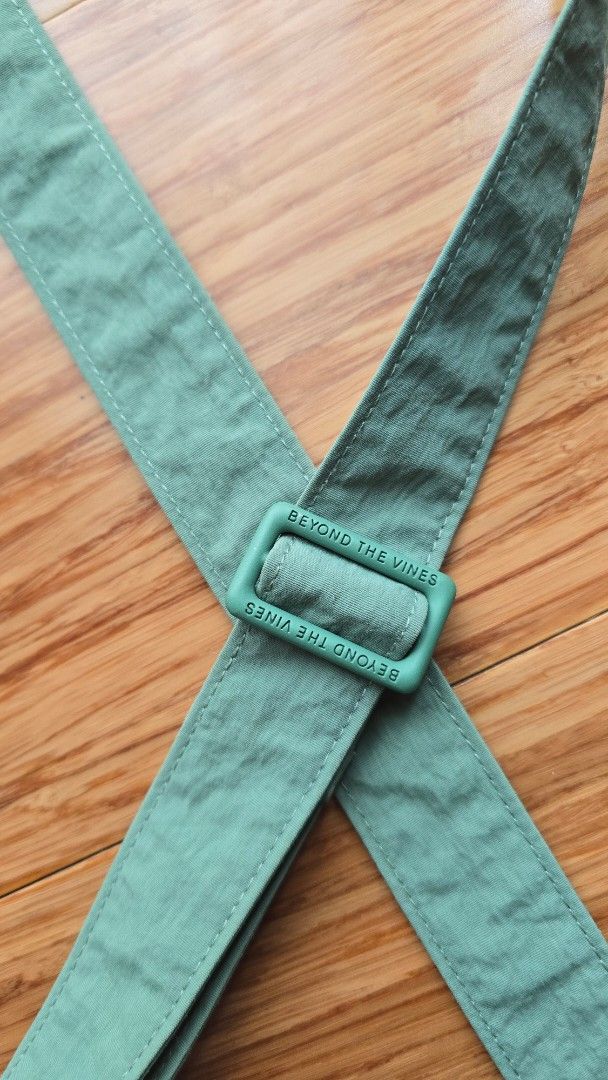 Beyond The Vines Micro Dumpling Bag (Category: Tote Bags) located in Paranaque City. Submitted by monicaher (Listing ID 1461118423, Image 3). Description: Beyond The Vines green tote bag. Adjustable straps, front snap pocket. Textured fabric, good for daily use..
