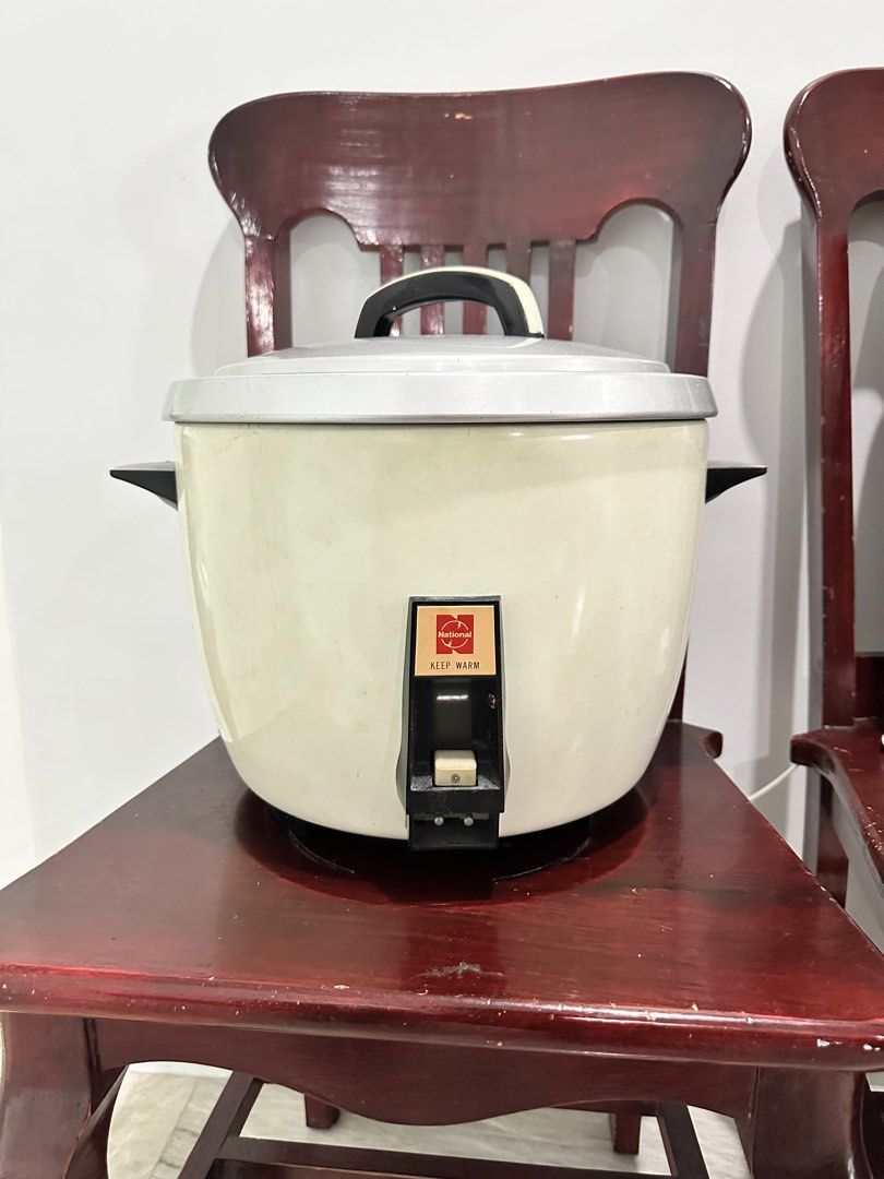 Big rice cooker (Category: Other Kitchen Appliances) located in Caloocan City. Submitted by kianoto (Listing ID 1461148182, Image 1). Description: Old and still wokring Good for big batches of ricd.