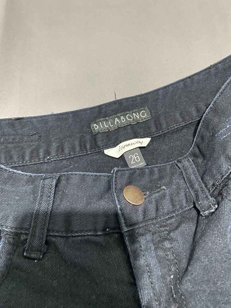 Billabong Black Denim Shorts (Category: Shorts) located in Bacoor. Submitted by sad.burrito (Listing ID 1461288134, Image 3). Description: Low rise 📦 Lalamove/LBC, shipping fee shouldered by buyer 📍 Bacoor, Cavite.