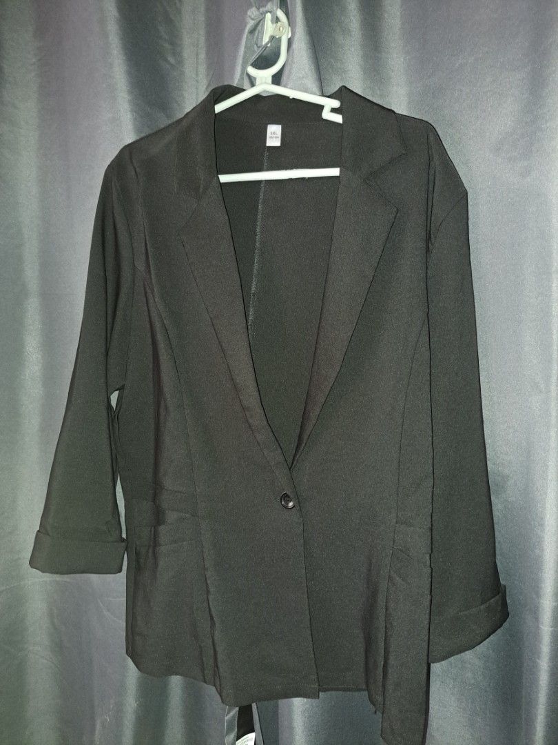 Black Blazer 3XL (Category: Coats, Jackets and Outerwear) located in Cabuyao City. Submitted by _closetbysue (Listing ID 1461138913, Image 1). Description: - Classic fit black blazer - Single button closure - Textured material - Cuffed sleeves - Ideal for work or smart casual occasions.
