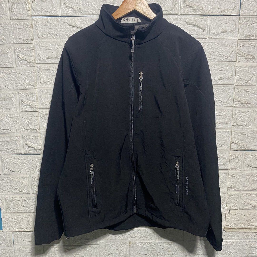 Black Diamond Softshell Jacket L/G (Category: Coats, Jackets and Outerwear) located in Naga. Submitted by thesource4400 (Listing ID 1461291490, Image 1). Description: - Brand: Black Diamond - Type: Softshell Jacket - Size: L/G - Features: Zippered front and chest pockets - Detail: Embroidered Black Diamond logo on the side - Condition: Light marks on the front (please check photos) - Ideal for: Outdoor activities.