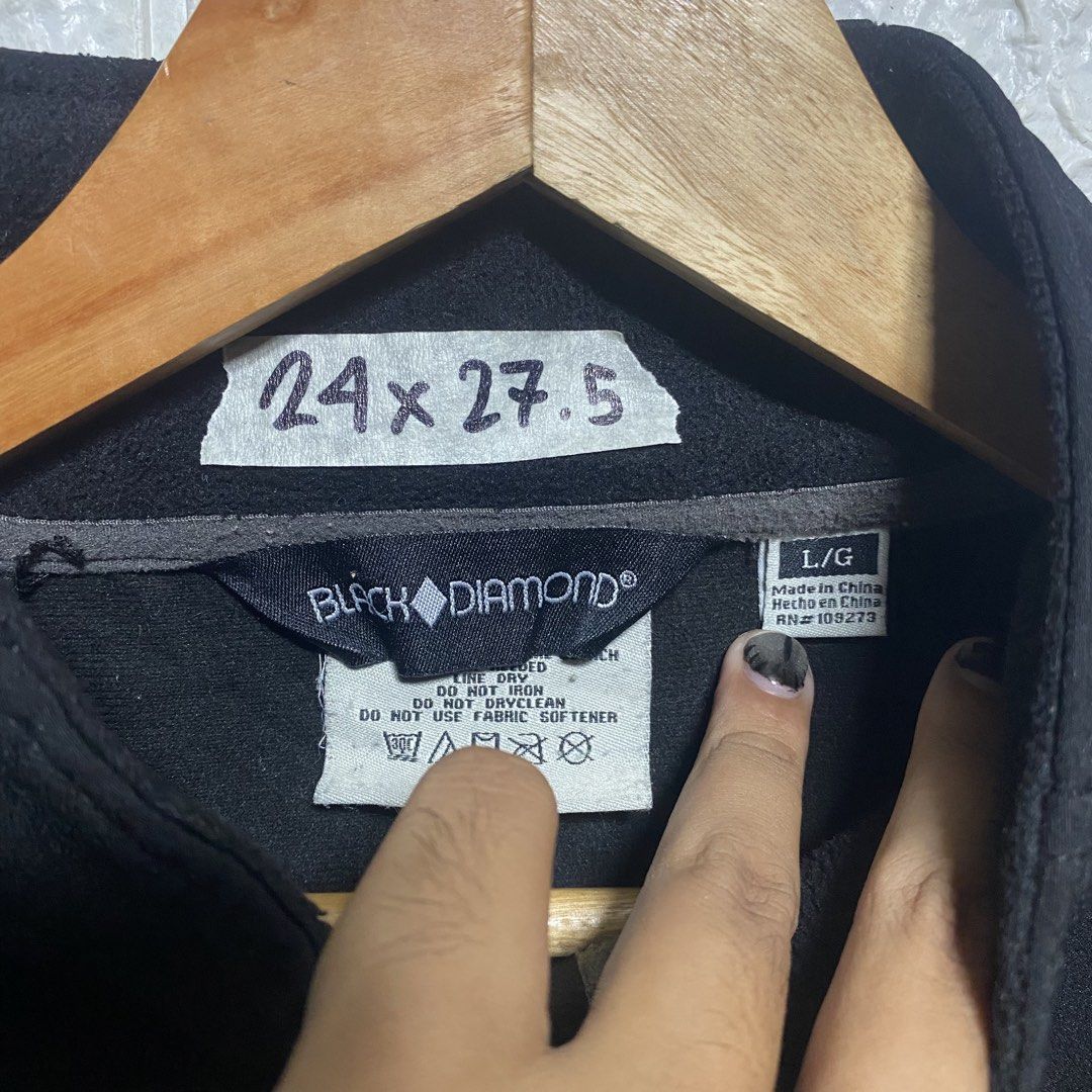 Black Diamond Softshell Jacket L/G (Category: Coats, Jackets and Outerwear) located in Naga. Submitted by thesource4400 (Listing ID 1461291490, Image 2). Description: - Brand: Black Diamond - Type: Softshell Jacket - Size: L/G - Features: Zippered front and chest pockets - Detail: Embroidered Black Diamond logo on the side - Condition: Light marks on the front (please check photos) - Ideal for: Outdoor activities.