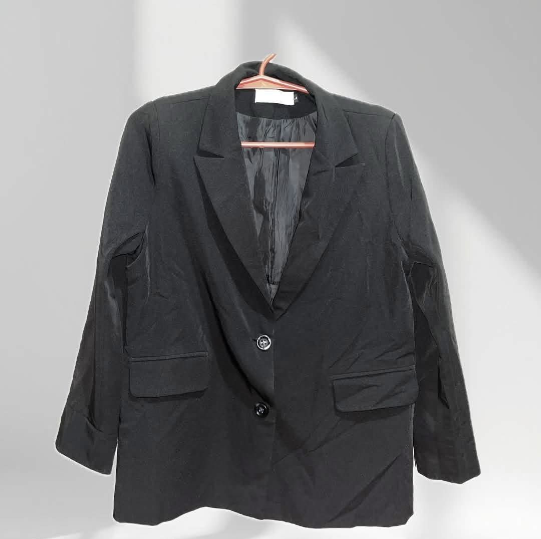 Black Formal Long Sleeve Coat (Category: Coats, Jackets and Outerwear) located in Manila. Submitted by silasmomma42.0 (Listing ID 1461262149, Image 1). Description: .