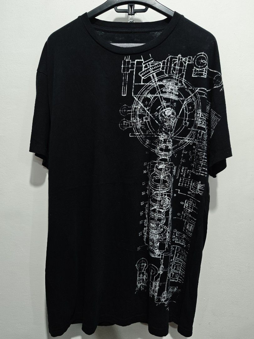 Black Graphic tee (Category: Tshirts & Polo Shirts ) located in Bulacan. Submitted by pzj_thrift (Listing ID 1461167158, Image 1). Description: L 29 W 21 Condition 9/10 Color rate 9/10 No issue .