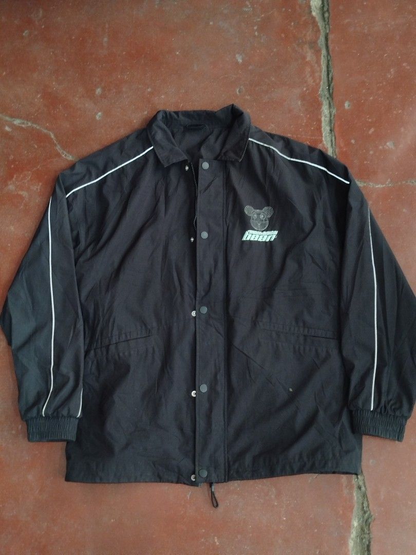 Black Nylon Coach Graphic Jacket (Category: Coats, Jackets and Outerwear) located in Manila. Submitted by rfaiyaz (Listing ID 1461147232, Image 1). Description: Black Nylon Coach Jacket Size L Condition 10/10✅ Color rate 10/10 ✅ ₱399 + Sf 📍Iloilo City 🚚 JnT 🛵 Rider.