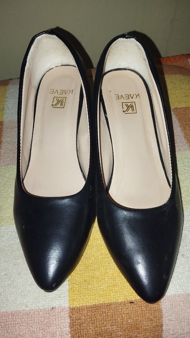 Black Pointed Toe Heels (Category: Heels) located in Pagadian. Submitted by l.yang_ (Listing ID 1461217982, Image 2). Description: 📍FOR SALE: BLACK POINTED HEELS - Color: Black - Style: Classic pointed toe pumps - Heel Height: Comfortable - Versatility: Ideal for work or going out - Pairing: Easily matches any outfit 💳 MOP: GCash / Bank Transfer 📦 Shipping fee will be shouldered by the buyer .