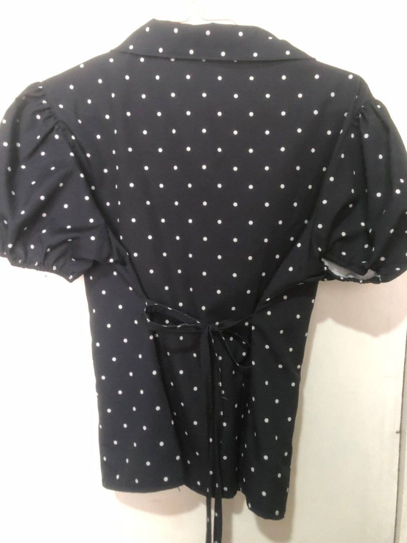 Black Polka Dot Peter Pan Collar Puff Sleeve Blouse (Category: Blouses) located in Mandaluyong City. Submitted by chloesy69 (Listing ID 1461119592, Image 2). Description: Polka Dot Shirt Lotus Color: Black-White Size: Medium to Large NOTE: payment first MOP: gcash/gotyme I NO COD MOD: lalamove.