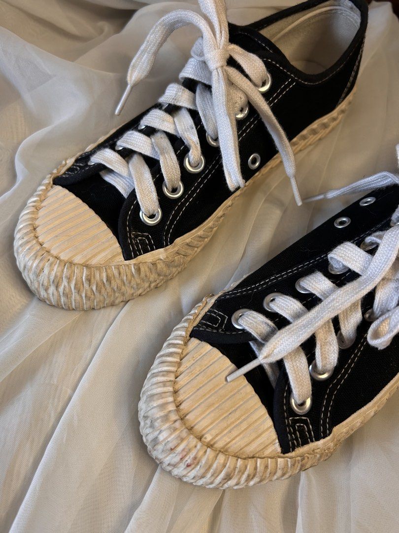 BLACK RIBBED TOE CANVAS SNEAKERS (Category: Sneakers) located in Baguio. Submitted by chmlnstudio (Listing ID 1461302421, Image 2). Description: BLACK RIBBED TOE CANVAS SNEAKERS Product Details ✦ Brand: SNRD ✦ Style: Ribbed Toe Low-Top Canvas Sneakers / Casual Bumper Sole Shoes ✦ Color: Classic Black & Off-White ✦ Size: EUR 37 - 38 (US 7 - 8 / 23.5 - 24 cm) Material & Features: ⟢ Durable canvas upper with classic contrast white stitching ⟢ Textur