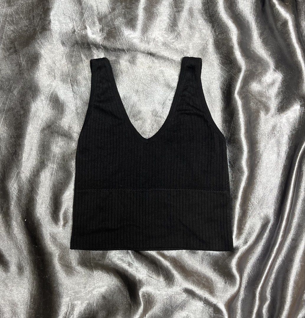 Black Ribbed V-Neck Crop Top (Category: Shirts) located in Cavite. Submitted by bellewii (Listing ID 1461233519, Image 1). Description: - Black ribbed crop top - Deep V-neck design - Stretchy material for a comfortable fit - Band at the bottom for added support - Perfect for layering or wearing on its own - Easily pairs with any outfit.
