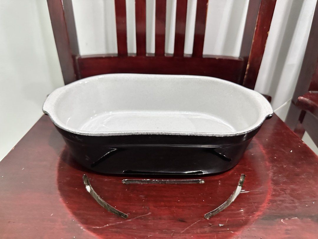 Black serving and backing dish (Category: Dinnerware & Cutlery) located in Caloocan City. Submitted by kianoto (Listing ID 1461148708, Image 3). Description: Discoloration at bottom due to old item No defects.