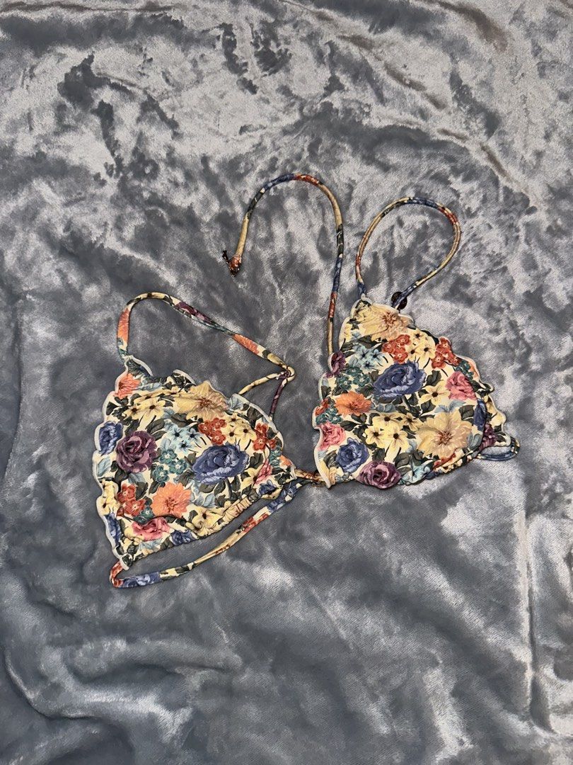Blackbough Triangle Bikini Top Emma (Category: Bikinis & Swimsuits) located in Santa Rosa. Submitted by craycart (Listing ID 1461257045, Image 1). Description: .