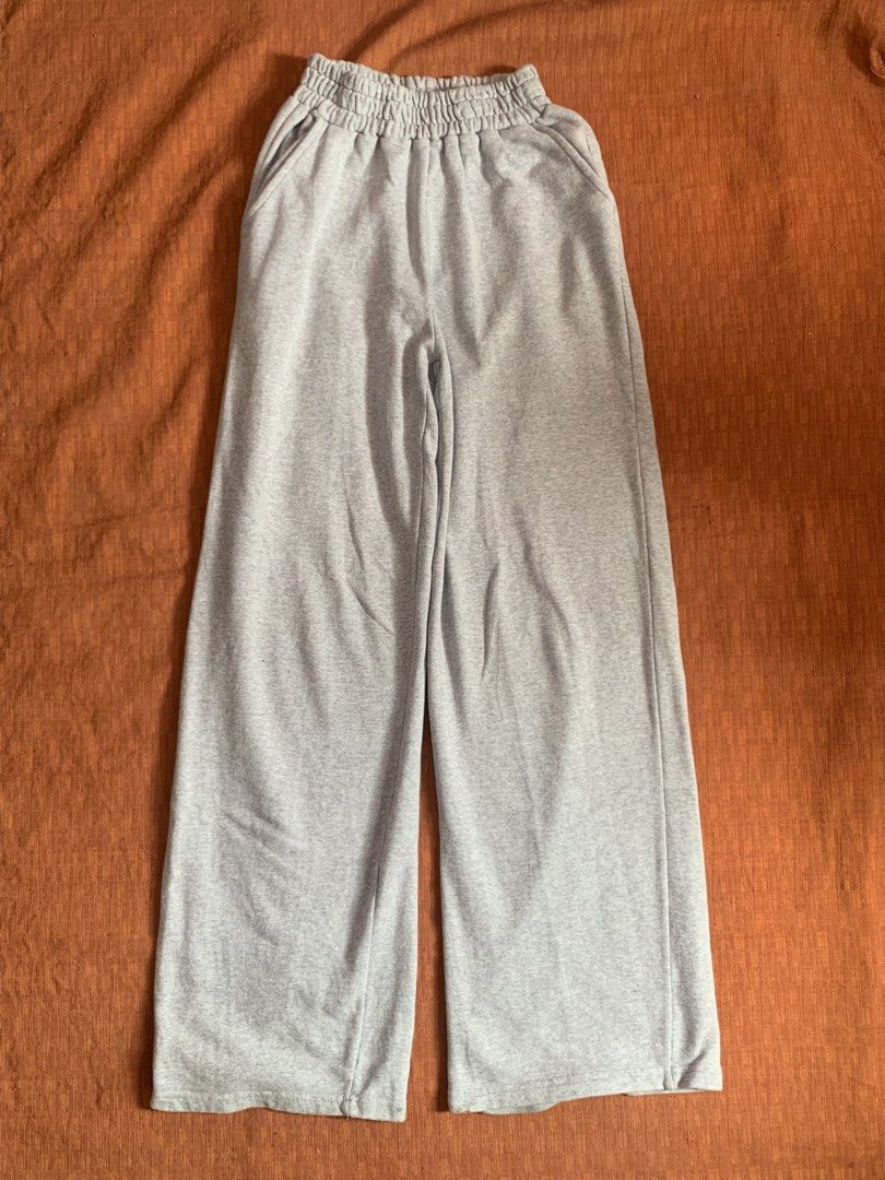 BLACKUP Grey Wide Leg Sweatpants (Category: Other Bottoms) located in Davao. Submitted by flipted_generics (Listing ID 1461241645, Image 1). Description: Bl4ckup baggy sweatpants Waist: OSFA Thigh: 11 inch Length: 41 inch Leg opening: 10.5 inch Issue/s: minimal stain(last 3 pics) - Grey wide leg sweatpants - Brand: BLACKUP - Features: Elastic waistband, pockets - Origin: Made in Korea - Condition: Good, with a couple of small marks (see last two 