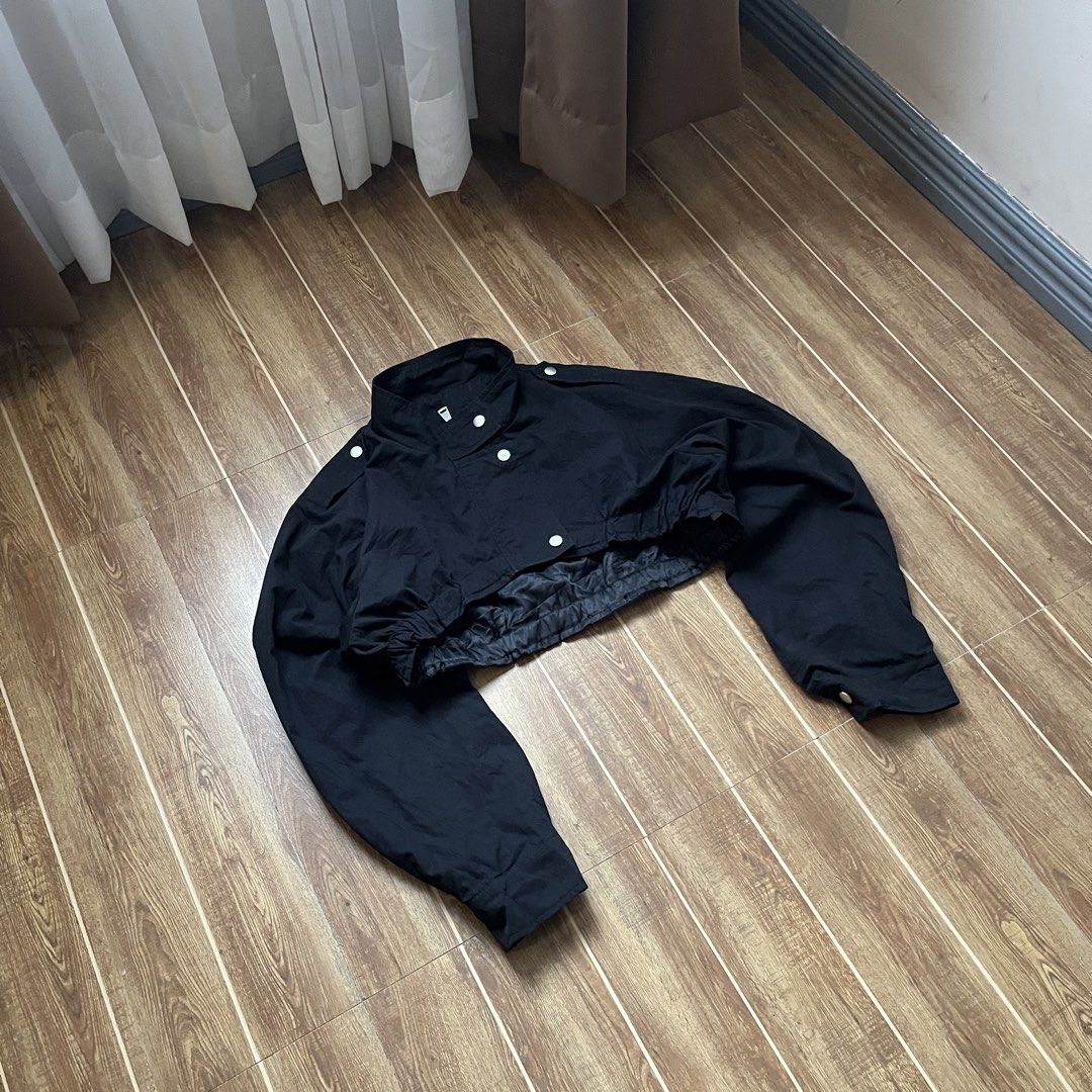 Blank Crop Zip Up Heavyweight Opium Jacket (Category: Coats, Jackets and Outerwear) located in San Pedro. Submitted by kozaamigz (Listing ID 1461270344, Image 2). Description: READ THIS BEFORE YOU BUY! 🏷️ Blank Crop Zip Up Heavyweight Opium Jacket ❗️Off/Authentic, No Tags ❗️10/10 Color Rate (Color : Black ) ❗️ Condition ❗️Issue/s : None Negotiable 💎 Dimes : (In Inches) W : 18.5 (Pit to Pit) L : 14 (Fits XS - S) Click my profile and check out my