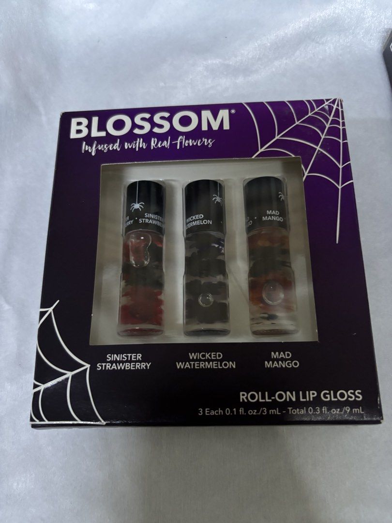 FREE ❗️3PCS SET BLOSSOM LIP GLOSS (Category: Makeup) located in Manila. Submitted by prlovedstff (Listing ID 1461313026, Image 2). Description: FREEBIE if you buy 2 or more items 💕.