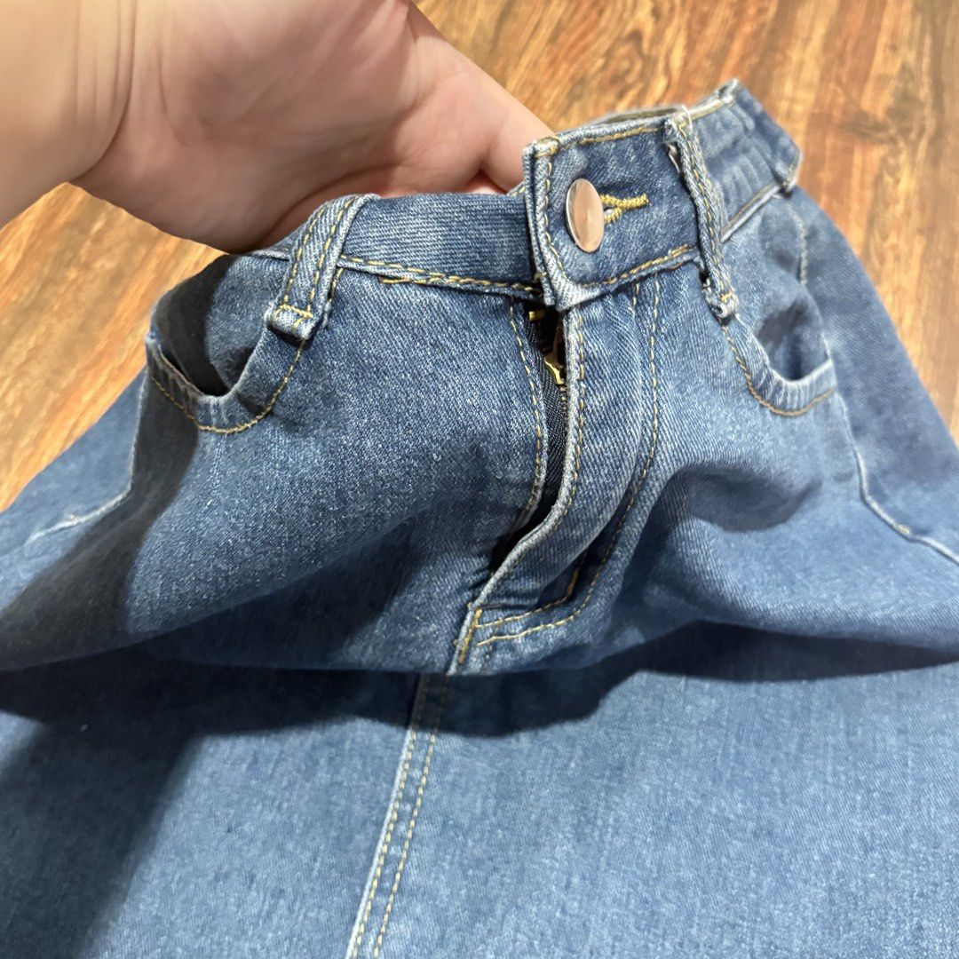 Blue Denim A-Line Midi Skirt (Category: Skirts) located in Las Pinas. Submitted by yvonnedb (Listing ID 1461181744, Image 2). Description: Waist 24 Length 18-19.