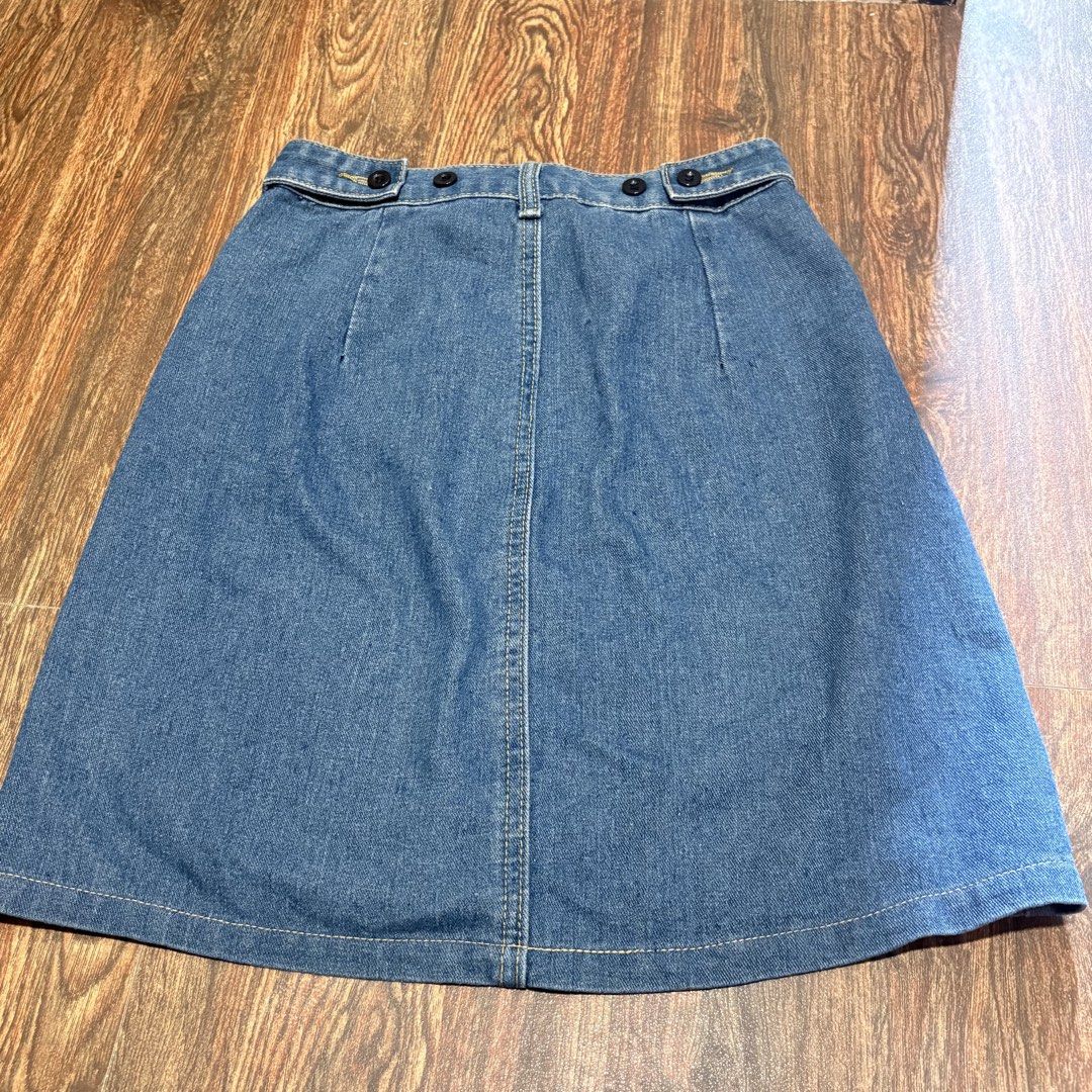 Blue Denim A-Line Midi Skirt (Category: Skirts) located in Las Pinas. Submitted by yvonnedb (Listing ID 1461181744, Image 3). Description: Waist 24 Length 18-19.
