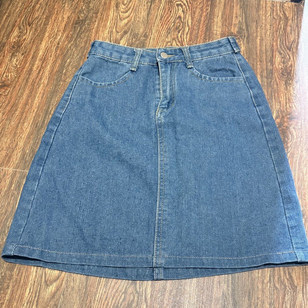 Blue Denim A-Line Midi Skirt (Category: Skirts) located in Las Pinas. Submitted by yvonnedb (Listing ID 1461181744, Image 1). Description: Waist 24 Length 18-19.