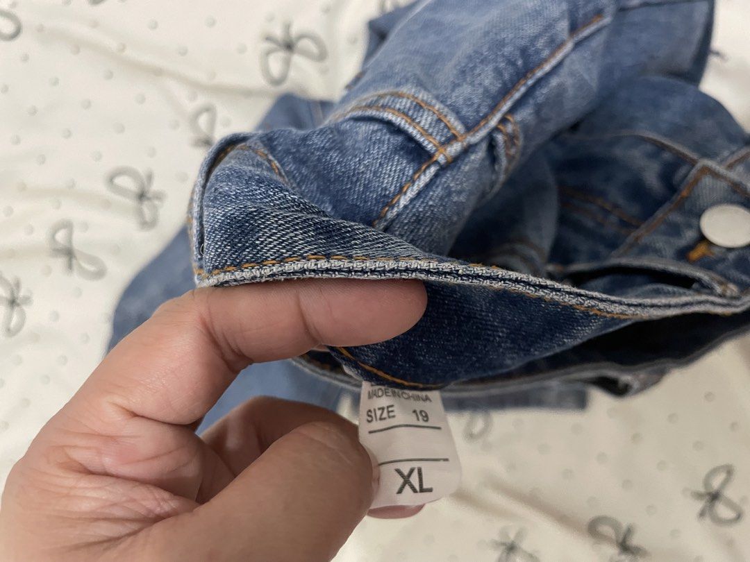 Blue Denim Jeans XL (Category: Jeans) located in Manila. Submitted by puredolphin_e419e1 (Listing ID 1461258197, Image 2). Description: - Classic blue denim jeans - Straight leg cut - Comfortable fit - Size XL - Perfect for everyday wear - Easy to style with any top.