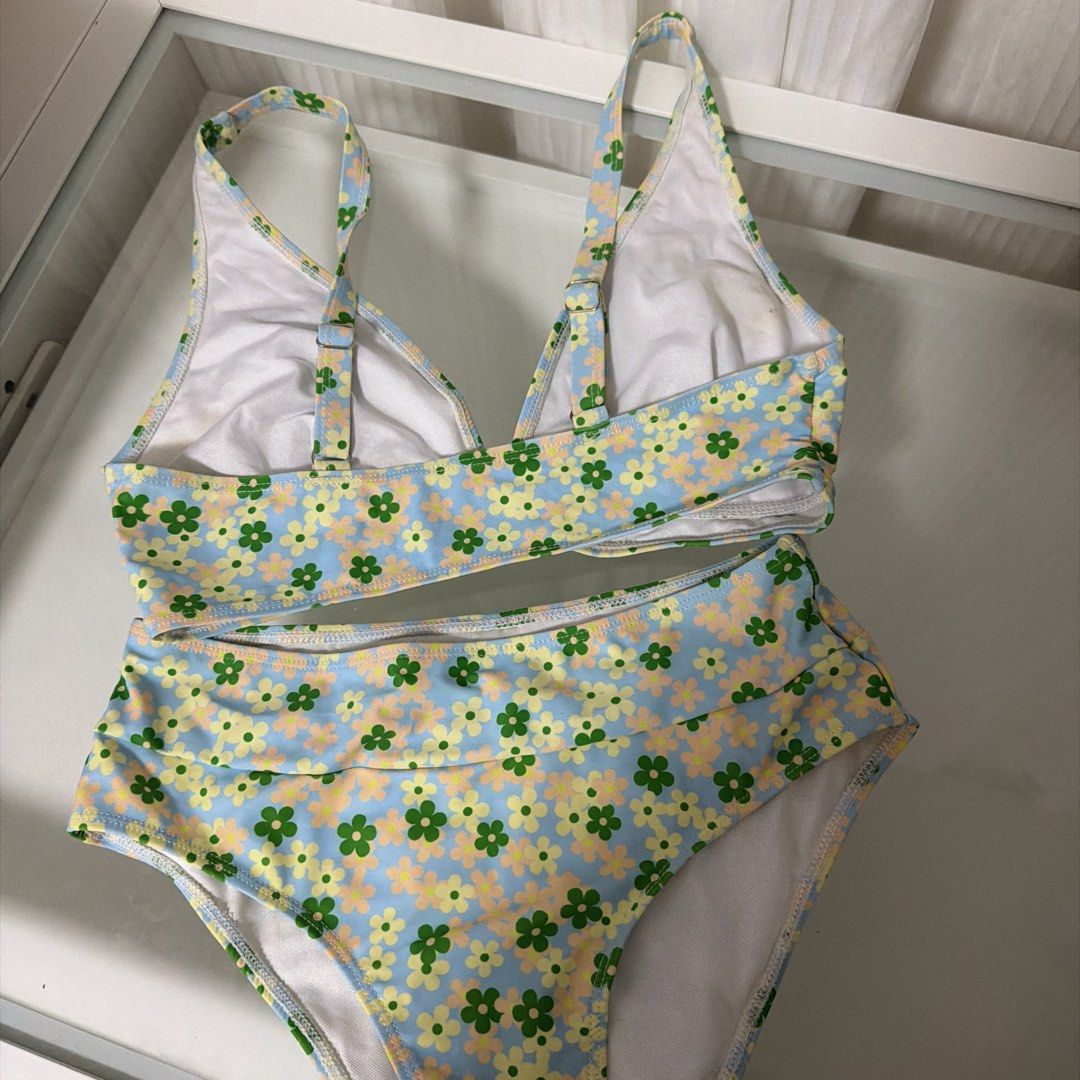 Blue Floral Print Bikini Set (Category: Bikinis & Swimsuits) located in Pasig City. Submitted by niniky.a (Listing ID 1461271882, Image 2). Description: - Cute blue bikini with yellow and green floral print - High-waisted bottoms - V-neck top with adjustable straps - Estimated size: S - Ideal for beach days and pool parties.