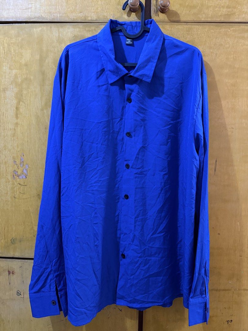 Blue Long Sleeve Button Up Shirt XXL (Category: Tshirts & Polo Shirts ) located in Manila. Submitted by kmiiyyy (Listing ID 1461273992, Image 1). Description: - Classic blue long sleeve shirt - Button-up front with black buttons - Standard fit - Versatile for casual or smart casual wear - Easy to pair with jeans or trousers.