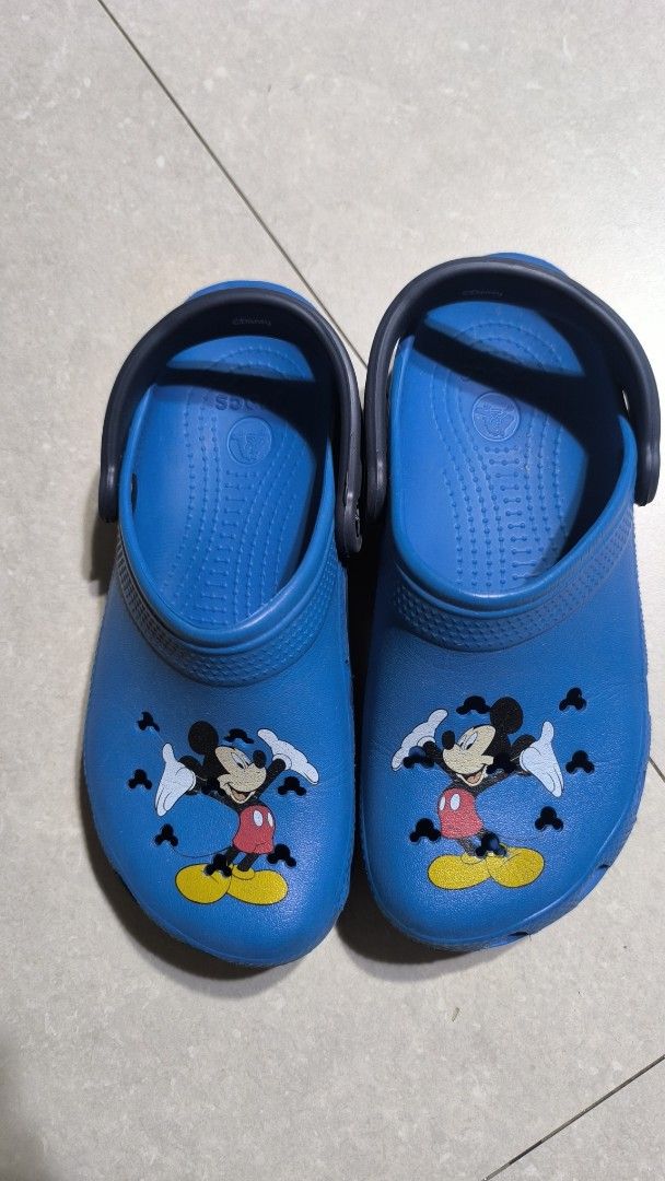 Blue Mickey Mouse Crocs Kids Size 6/8 (Category: Slippers and slides) located in Bay. Submitted by alegnaacir (Listing ID 1461276432, Image 2). Description: - Blue Crocs with fun Mickey Mouse graphic - M 6/W8 - Easy slip-on design - Adjustable strap can be flipped back - Perfect for playtime and casual outings.