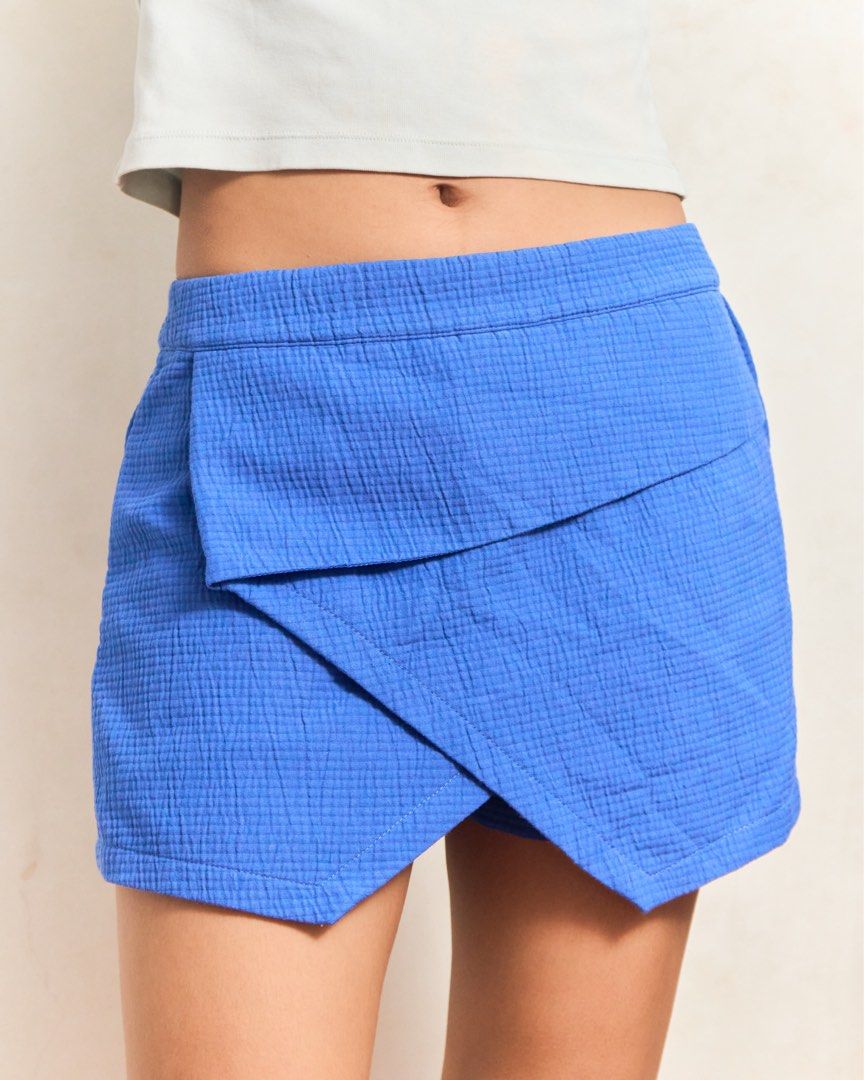 Blue Textured Envelope Skort (Category: Shorts) located in Manila. Submitted by missalmon (Listing ID 1461258072, Image 1). Description: L: 13 inches W: 28.5 inches Zipper at the back Skort Textured Fabric No Issue.