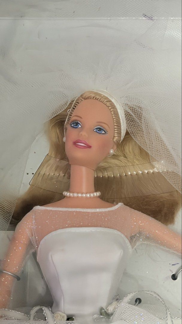Blushing Bride Barbie NRFB (Category: Figurines & Statues) located in San Pablo. Submitted by true.rapunzel (Listing ID 1461238692, Image 2). Description: WYSIWYG NRFB still pretty.