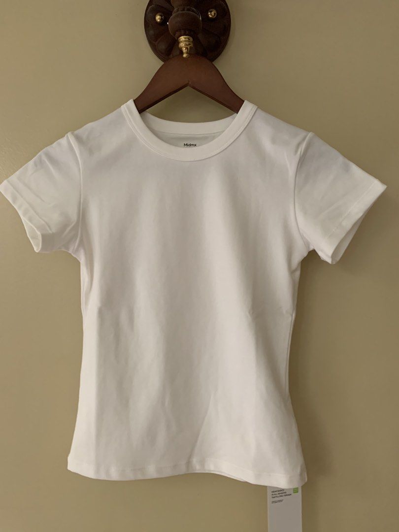 BNWT Cream/off-white T-shirt (Category: Shirts) located in Marikina City. Submitted by projectsparkjoy (Listing ID 1461235039, Image 1). Description: Brand: Midmx Color: cream/off-white Size: Small ✨Brand new✨ with tag No issues.