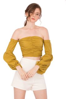 (Category: ) located in . Submitted by lovemydressingcloset (Listing ID 1461194090, Image 1). Description: .