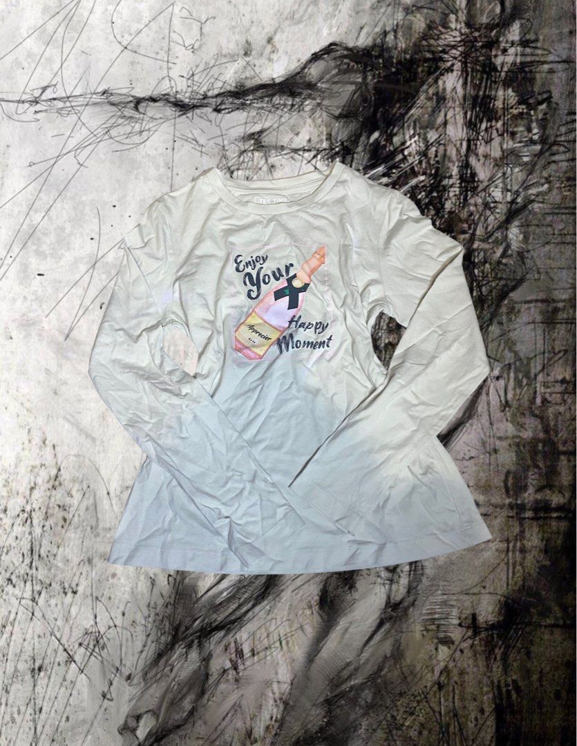 Bossini Longsleeves (Category: Longsleeves) located in Lucena. Submitted by mikagomiii (Listing ID 1461159270, Image 1). Description: Free if u purchase 3 items from my listings.