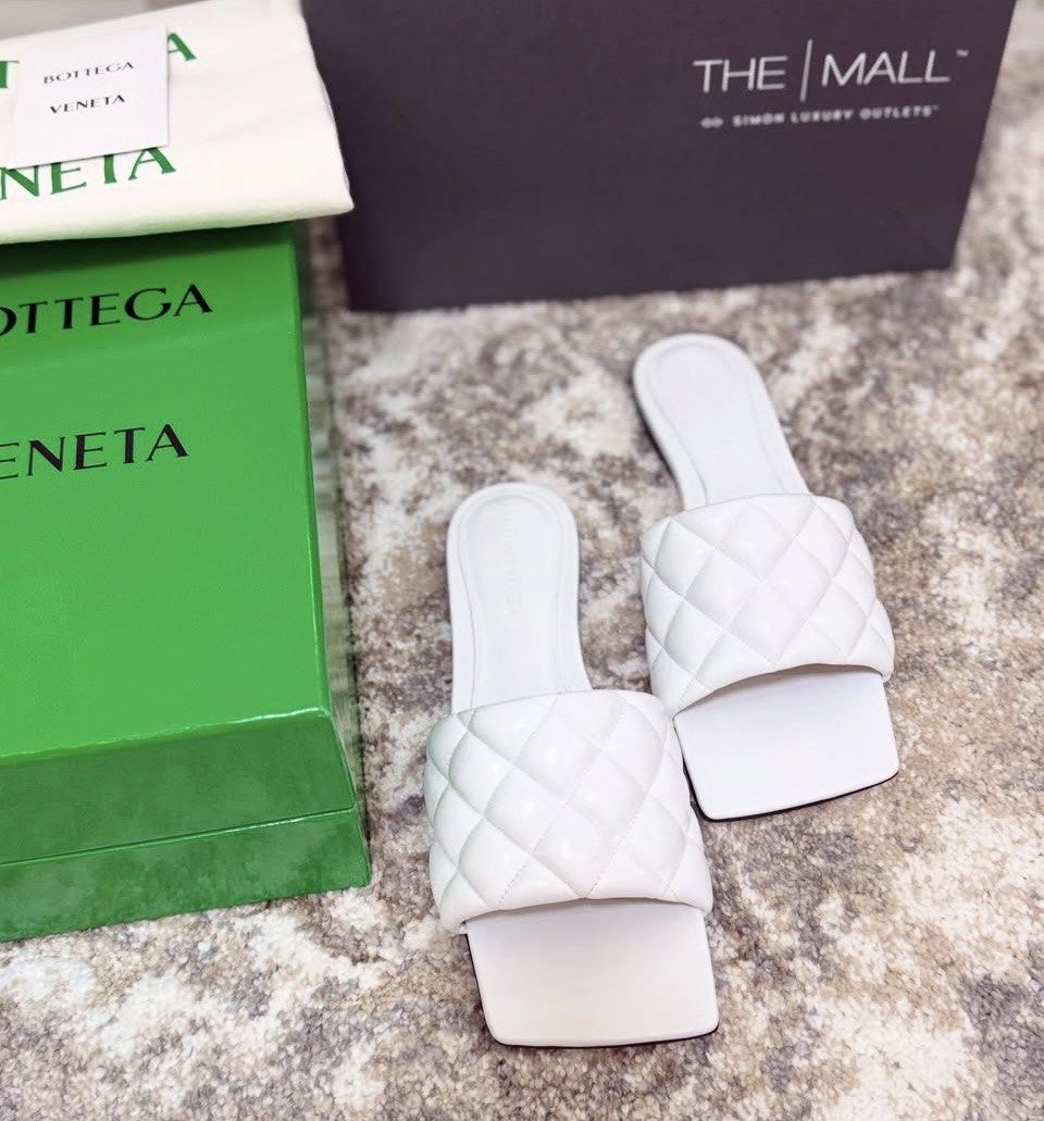 Bottega Veneta Sandals (Category: Flats & Sandals) located in Manila. Submitted by stopshop26 (Listing ID 1461156775, Image 2). Description: Bottega Veneta Sandals Size 37.5 Brand new and original Onhand and ready to ship .