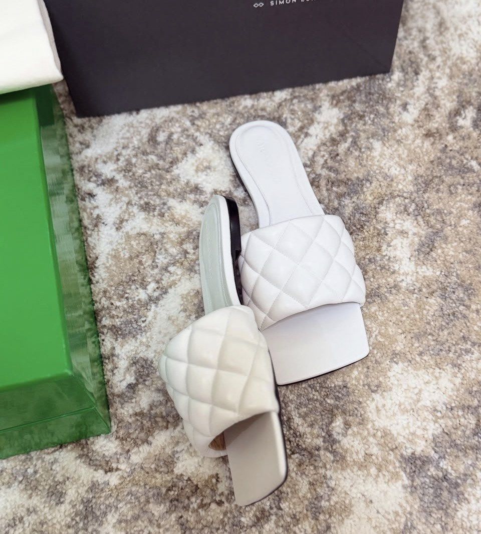 Bottega Veneta Sandals (Category: Flats & Sandals) located in Manila. Submitted by stopshop26 (Listing ID 1461156775, Image 3). Description: Bottega Veneta Sandals Size 37.5 Brand new and original Onhand and ready to ship .