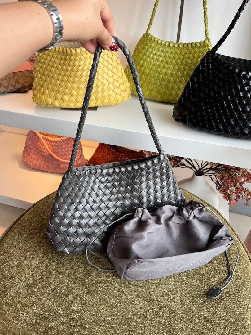 Bottegs Woven Bag Single Strap (Category: Shoulder Bags) located in Binan City. Submitted by pinkykeenshop (Listing ID 1461241364, Image 2). Description: .