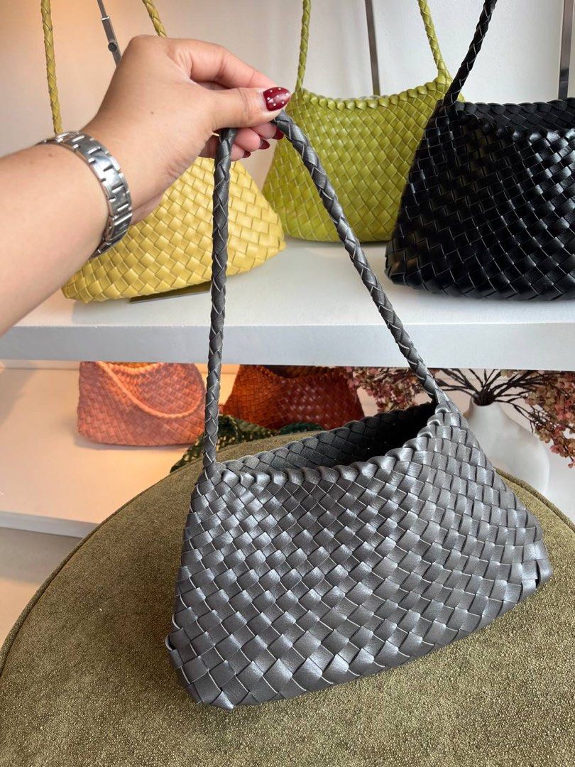 Bottegs Woven Bag Single Strap (Category: Shoulder Bags) located in Binan City. Submitted by pinkykeenshop (Listing ID 1461241364, Image 1). Description: .